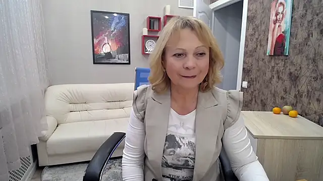 Snapshot of Milla_Cutie18 chatting on February 5, 8:32 am Milla Cutie18 online show from February 5, 8:32 am