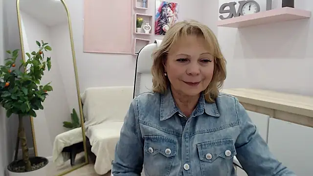 Snapshot of Milla_Cutie18 chatting on February 26, 12:14 pm Milla Cutie18 online show from February 26, 12:14 pm