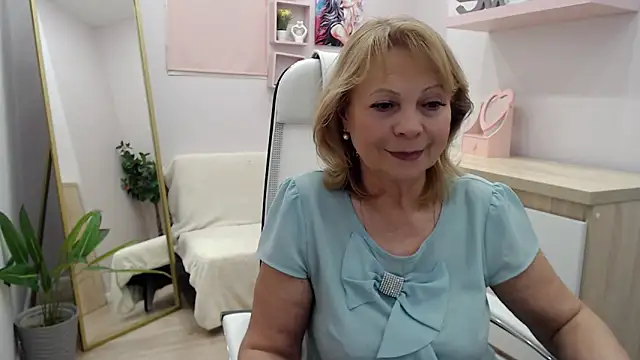 Snapshot of Milla_Cutie18 chatting on February 27, 11:52 am Milla Cutie18 online show from February 27, 11:52 am
