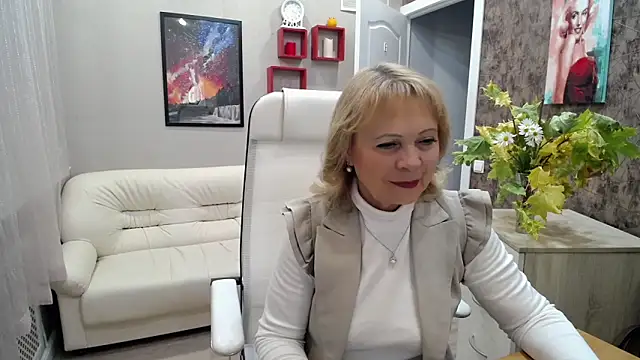 Snapshot of Milla_Cutie18 chatting on October 1, 7:14 am Milla Cutie18 online show from October 1, 7:14 am