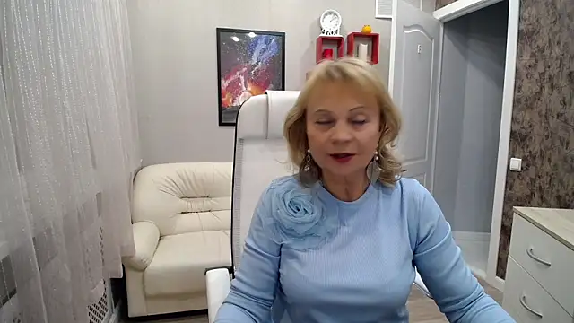 Snapshot of Milla_Cutie18 chatting on October 11, 9:19 am Milla Cutie18 online show from October 11, 9:19 am