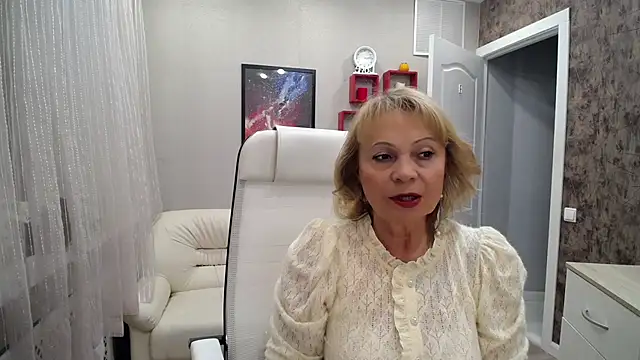 Snapshot of Milla_Cutie18 chatting on October 15, 4:45 am Milla Cutie18 online show from October 15, 4:45 am