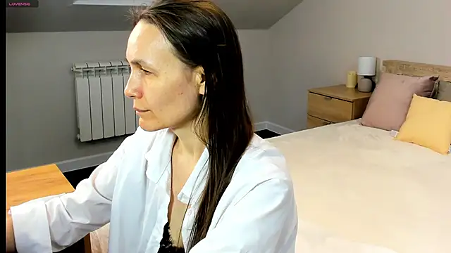 Snapshot of Lillian_White chatting on February 22, 1:11 am Lillian White online show from February 22, 1:11 am