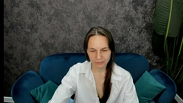 Snapshot of Lillian_White chatting on March 6, 11:03 am Lillian White online show from March 6, 11:03 am