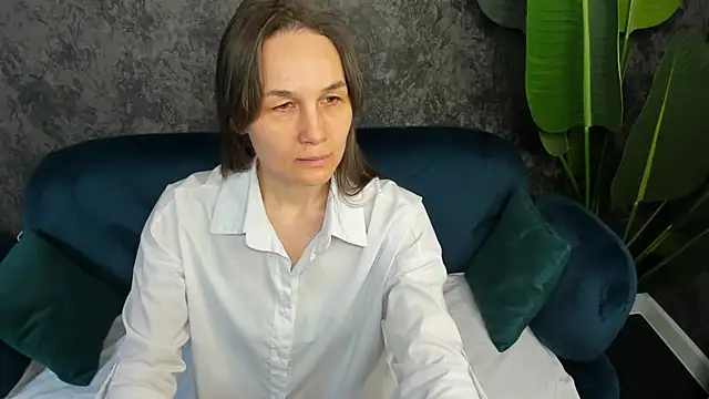 Snapshot of Lillian_White chatting on March 18, 7:08 am Lillian White online show from March 18, 7:08 am