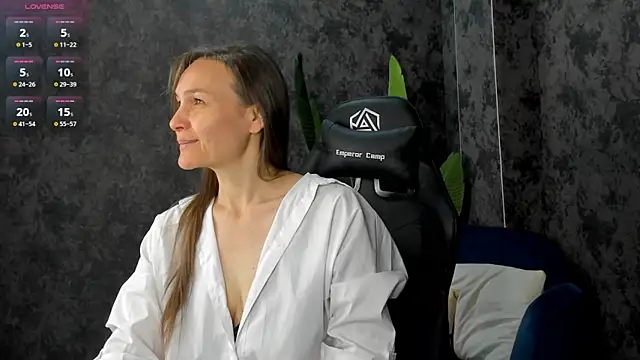 Snapshot of Lillian_White chatting on October 10, 11:59 pm Lillian White online show from October 10, 11:59 pm