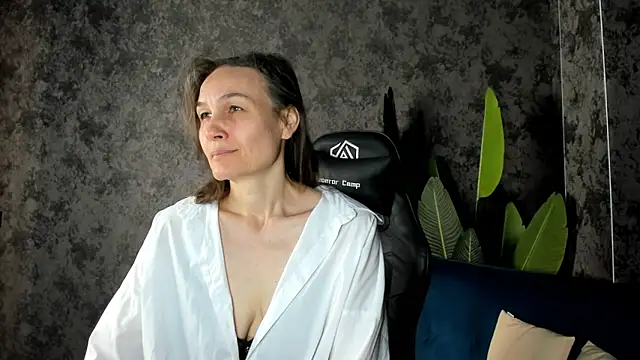 Snapshot of Lillian_White chatting on October 18, 11:49 pm Lillian White online show from October 18, 11:49 pm