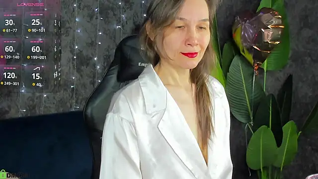 Lillian White online show from February 19, 1:01 am