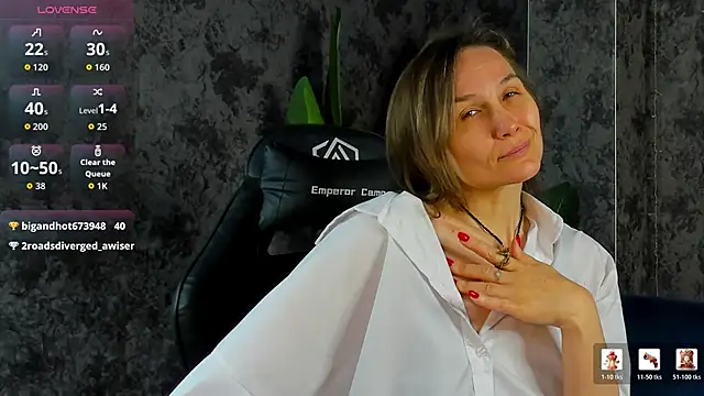 Lillian White online show from May 15, 11:01 pm