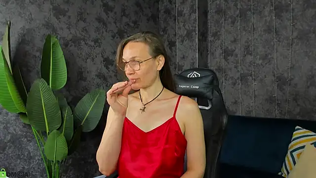 Lillian White online show from June 21, 12:46 am