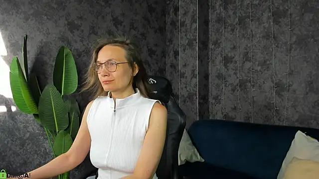 Lillian White online show from June 23, 12:52 am