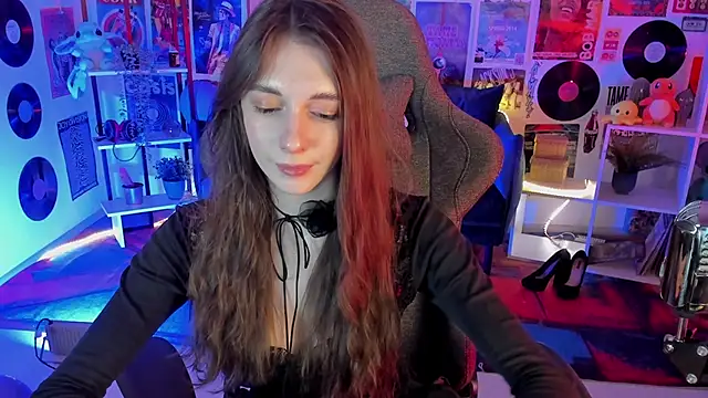 Snapshot of AveAngela chatting on December 14, 9:35 pm AveAngela online show from December 14, 9:35 pm