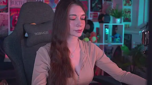 Snapshot of AveAngela chatting on December 18, 6:43 am AveAngela online show from December 18, 6:43 am