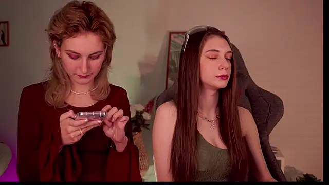 Snapshot of AveAngela chatting on January 4, 5:47 pm AveAngela online show from January 4, 5:47 pm