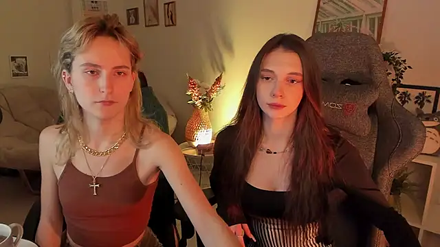 Snapshot of AveAngela chatting on January 16, 12:42 pm AveAngela online show from January 16, 12:42 pm