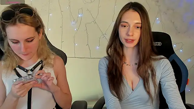 Snapshot of AveAngela chatting on January 19, 9:23 pm AveAngela online show from January 19, 9:23 pm