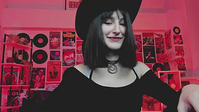 LuxRayi online show from March 19, 9:05 pm