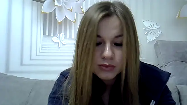 Snapshot of TinaFun4u chatting on December 15, 4:40 am TinaFun4u online show from December 15, 4:40 am