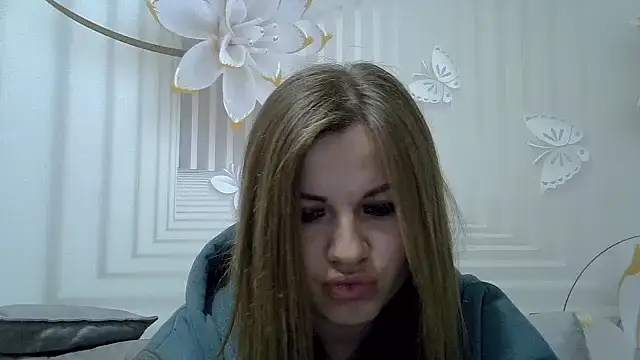 Snapshot of TinaFun4u chatting on March 14, 12:10 am TinaFun4u online show from March 14, 12:10 am