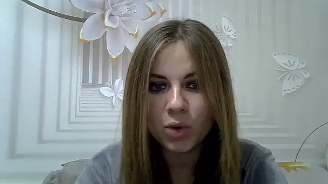 Snapshot of TinaFun4u chatting on December 1, 8:36 pm TinaFun4u online show from December 1, 8:36 pm
