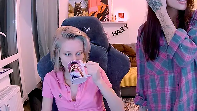 Snapshot of KatiKate chatting on November 21, 2:05 pm KatiKate online show from November 21, 2:05 pm