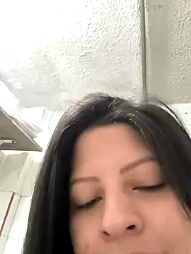 Snapshot of ShyVibes_ chatting on January 21, 4:05 pm ShyVibes online show from January 21, 4:05 pm