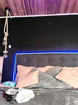 Snapshot of ShyVibes_ chatting on January 25, 6:02 pm ShyVibes online show from January 25, 6:02 pm