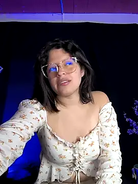 Snapshot of ShyVibes_ chatting on February 1, 10:23 pm ShyVibes online show from February 1, 10:23 pm