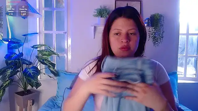 Snapshot of ShyVibes_ chatting on September 19, 7:36 pm ShyVibes online show from September 19, 7:36 pm