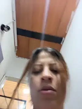 Snapshot of ShyVibes_ chatting on October 29, 7:15 pm ShyVibes online show from October 29, 7:15 pm