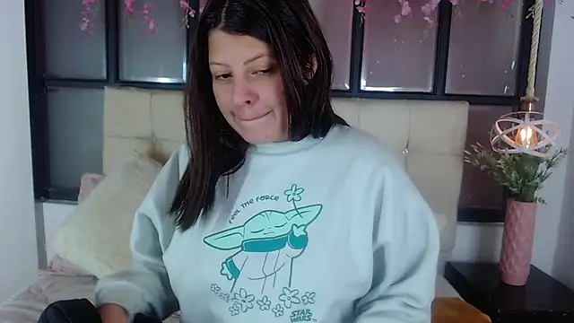 Snapshot of ShyVibes_ chatting on November 8, 7:34 pm ShyVibes online show from November 8, 7:34 pm