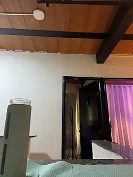 Snapshot of ShyVibes_ chatting on November 18, 7:18 pm ShyVibes online show from November 18, 7:18 pm