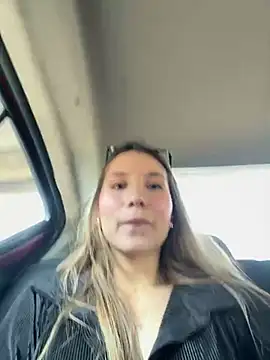 Snapshot of SophieRaily_ chatting on February 21, 5:20 pm SophieRaily online show from February 21, 5:20 pm