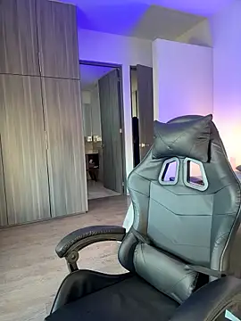 Snapshot of SophieRaily_ chatting on November 4, 10:09 pm SophieRaily online show from November 4, 10:09 pm