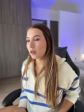 Snapshot of SophieRaily_ chatting on November 10, 6:07 pm SophieRaily online show from November 10, 6:07 pm