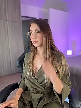 Snapshot of SophieRaily_ chatting on November 14, 6:50 pm SophieRaily online show from November 14, 6:50 pm