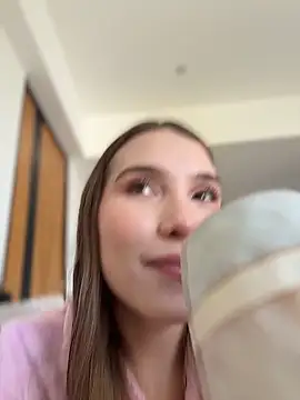 Snapshot of SophieRaily_ chatting on November 19, 8:09 pm SophieRaily online show from November 19, 8:09 pm