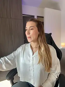 SophieRaily  online show from January 16, 5:06 pm