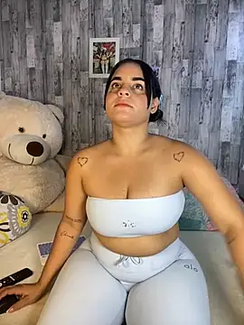 Snapshot of Violetrousse chatting on November 2, 7:05 pm Violetrousse online show from November 2, 7:05 pm