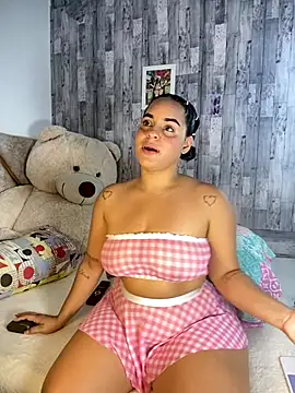 Snapshot of Violetrousse chatting on November 4, 1:21 pm Violetrousse online show from November 4, 1:21 pm