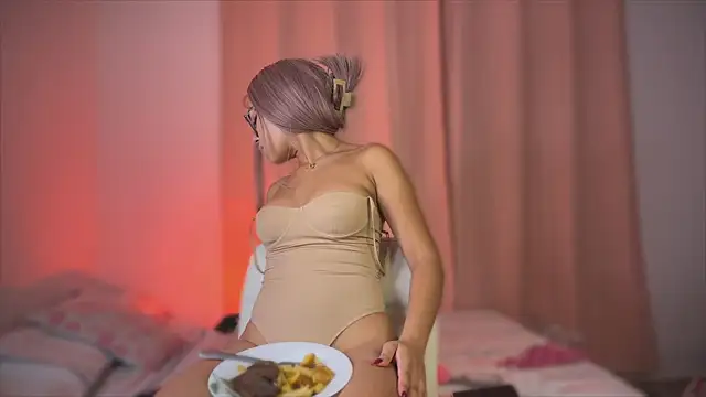 Mia petite01 online show from March 21, 9:34 pm