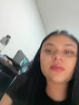 alissonfernandez  online show from February 6, 12:43 am