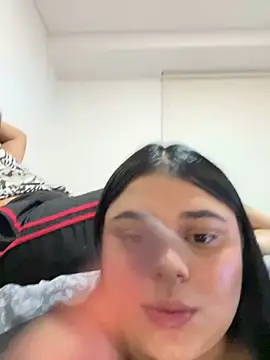 alissonfernandez  online show from February 8, 11:24 pm