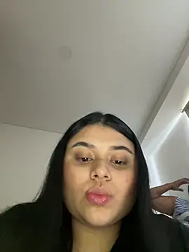 alissonfernandez  online show from February 20, 6:02 pm