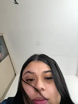 alissonfernandez  online show from February 23, 1:42 pm