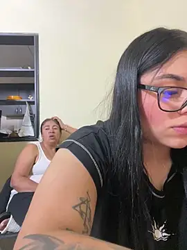 alissonfernandez  online show from September 10, 10:43 pm