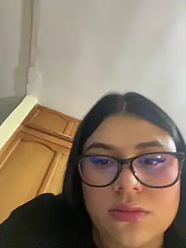 alissonfernandez  online show from September 12, 11:04 pm