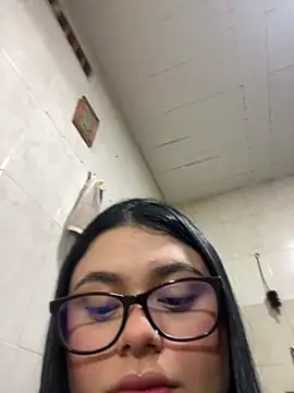 alissonfernandez  online show from October 4, 1:03 am