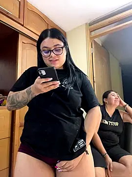 alissonfernandez  online show from October 16, 11:50 pm