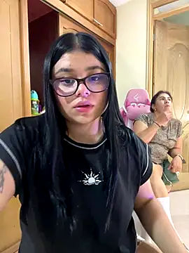 alissonfernandez  online show from October 18, 4:26 am